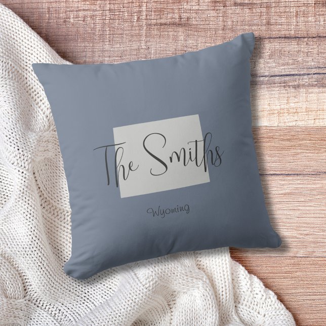 Throw-Kissen für den Staat-Kontur Kissen (Show pride for your state and personalize it!  "love makes this house a home in <your state>")