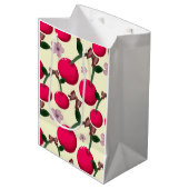 Throw Pillow Mittlere Geschenktüte (Vorderseite Schrägansicht)