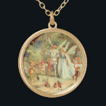 Thumbelina und Prince Wedding, Vintage Mairy Tales Vergoldete Kette<br><div class="desc">Vintage Illustration klassische Kindermärchengeschichte von Hans Christlich Andersen, Thumbelina, alias Tommelise. Eine schöne Geschichte von Liebe und Romantik. Die Märchenprinzessin Thumbelina und ihr Prinz heiraten im Wald, umgeben von Freunden und Feen. Thumbelina bekommt ein Paar Flügel von ihrem Prinzen, jetzt kann sie von der Blume zur Blume mit ihm fliegen....</div>