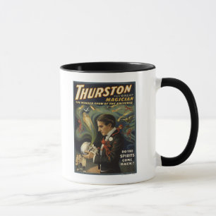 Thurston der große Magier hält Schädelmagie Tasse