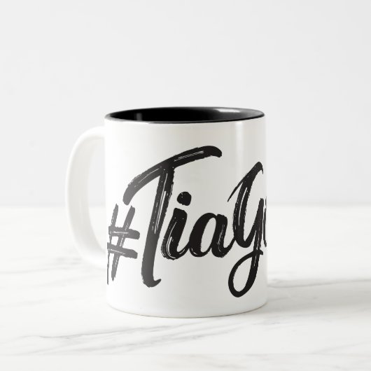 #TiaGoals, Grunge, modernes Skript Zweifarbige Tasse (Vorderseite Links)