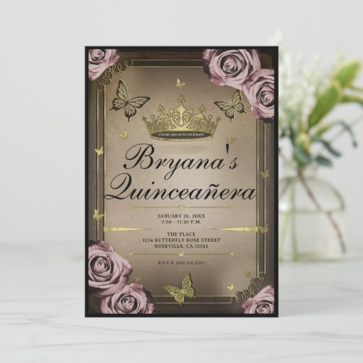 Tiara Butterflies Pale Pink Roses Quinceañera Einladung (Stehend Vorderseite)