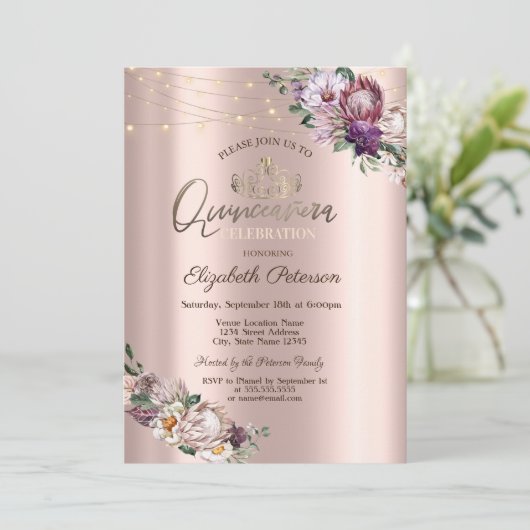 Tiara, String Lights Tropical Blume Quinceañera Einladung (Stehend Vorderseite)