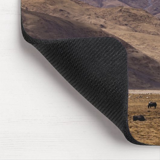 Tibet - Berglandschaft mit Yaks Mousepad (Ecke)