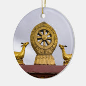 Tibet, Lhasa - Dharma-Rad im Jokhang-Tempel Keramik Ornament (Links)