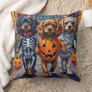 Tibet-Spaniel-Hunde in Halloween-Kostümen Kissen