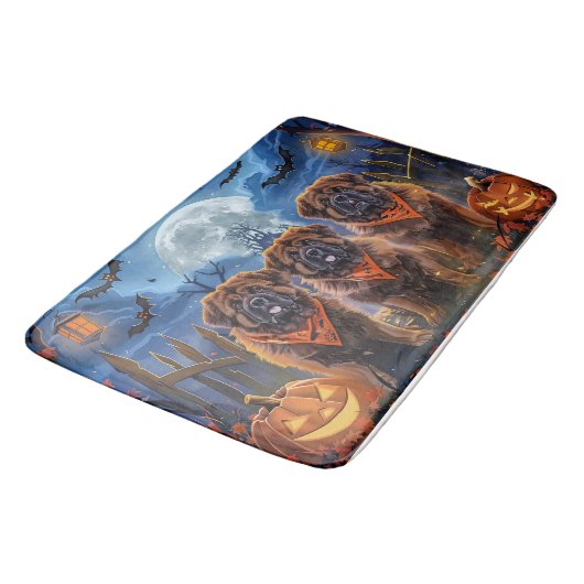 Tibetan Mastiff Halloween Spooky Badematte (Schrägansicht)