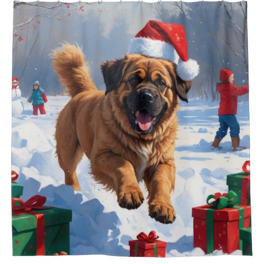 Tibetan Mastiff läuft mit Weihnachtsmut im Schnee Duschvorhang (Vorderseite)