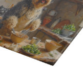 Tibetan Terrier Cooking in Kitchen Schneidebrett (Ecke)