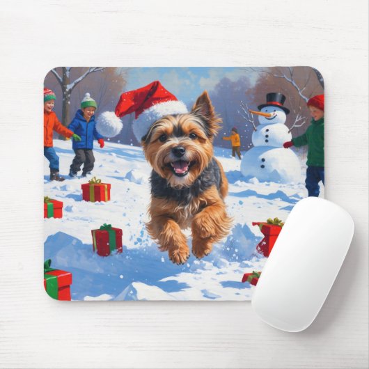 Tibetan Terrier läuft mit Weihnachtshut im Schnee Mousepad (Mit Mouse)