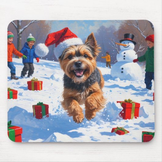Tibetan Terrier läuft mit Weihnachtshut im Schnee Mousepad (Vorne)