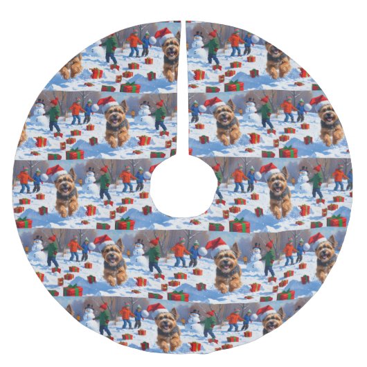 Tibetan Terrier läuft mit Weihnachtshut im Schnee Polyester Weihnachtsbaumdecke (Vorderseite)
