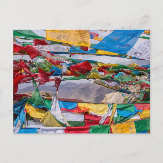 tibetische Landschaft mit Gebetsfahnen - Himalaya Postkarte (Vorderseite)