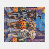 Tibetische Mastiff-Hunde zu Halloween-Kostümen Fleecedecke (Vorderseite (Horizontal))