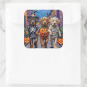 Tibetische Mastiff-Hunde zu Halloween-Kostümen Quadratischer Aufkleber (Tasche)