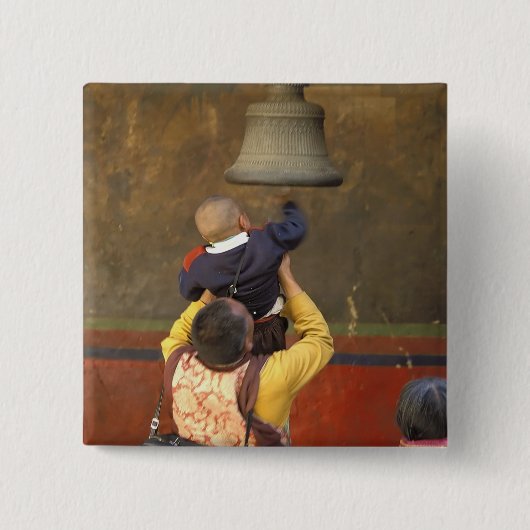 tibetischer buddhistischer Mönch, der einen Jungen Button (Vorderseite)