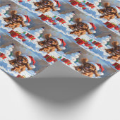 Tibetischer Spanier, der mit Weihnachtshut in Schn Geschenkpapier (Ecke)