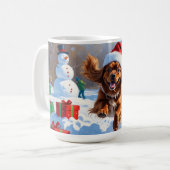 Tibetischer Spanier, der mit Weihnachtshut in Schn Kaffeetasse (Vorderseite Links)