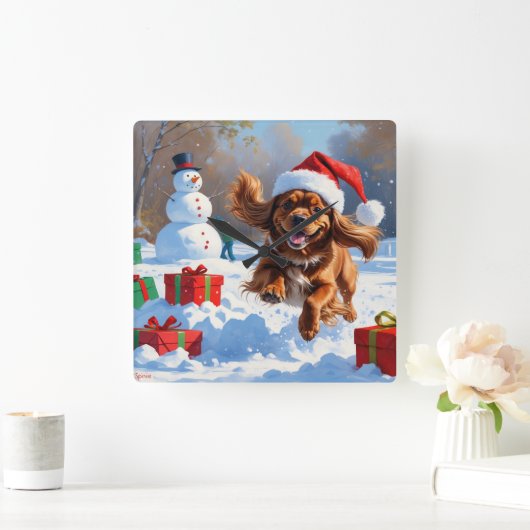 Tibetischer Spanier, der mit Weihnachtshut in Schn Quadratische Wanduhr (Zuhause)