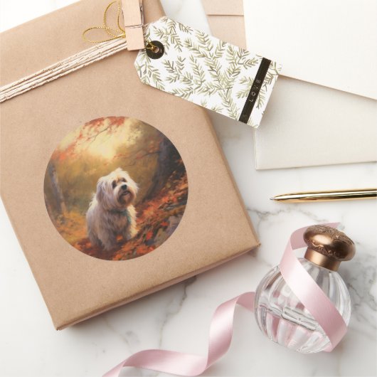 Tibetischer Terrier im Herbstfall Inspiriert Runder Aufkleber (Schenken)