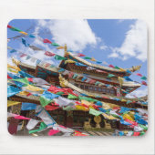 Tibettempel mit Gebetsfahnen - Yunnan, China Mousepad (Vorne)