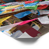 Tibettempel mit Gebetsfahnen - Yunnan, China Poster (Ecke)