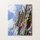 Tibettempel mit Gebetsfahnen - Yunnan, China Puzzle (Vertikal)