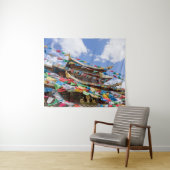 Tibettempel mit Gebetsfahnen - Yunnan, China Wandteppich (Beispiel (Horizontal))