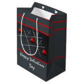 Tic Tac Toe Hearts Mittlere Geschenktüte (Rückseite Schrägansicht)