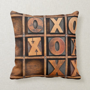 tic-tac-toe or noughts and crosses game - vintage  kissen