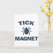 Tick Magnet Funny Camping and Wanderbug Shirt Karte (Gelbe Blume)