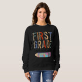 Tie Dye First Grade Teacher Leopard Pencil Back To Sweatshirt (Vorne ganz)