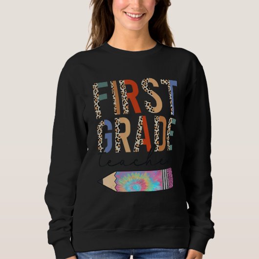Tie Dye First Grade Teacher Leopard Pencil Back To Sweatshirt (Vorderseite)