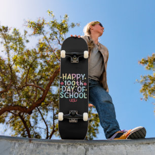 Tie Dye Happy 100. Schultag Lehrer Student  Skateboard