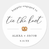 Tie the Knot Pretzel Engagement Party Favor Label Runder Aufkleber (Vorderseite)