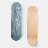 Tief blauer Nordstrand mit abstürzenden Wellen Skateboard (Vorderseite)
