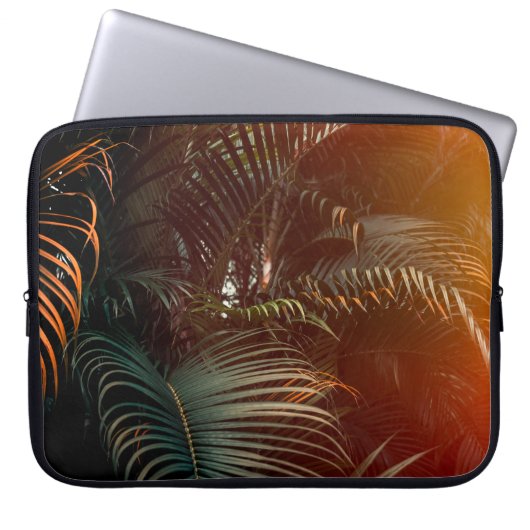 Tief dunkelgrüne Palmwedel-Muster mit hellem oder Laptopschutzhülle (Vorderseite)
