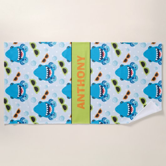 Tief in den Seehaifischen personalisiert Strandtuch (Vorderseite)