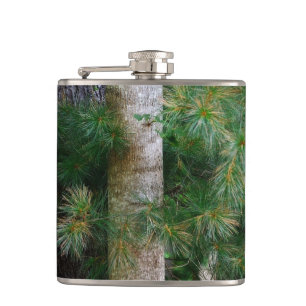 Tief in der Pinienflasche Flachmann