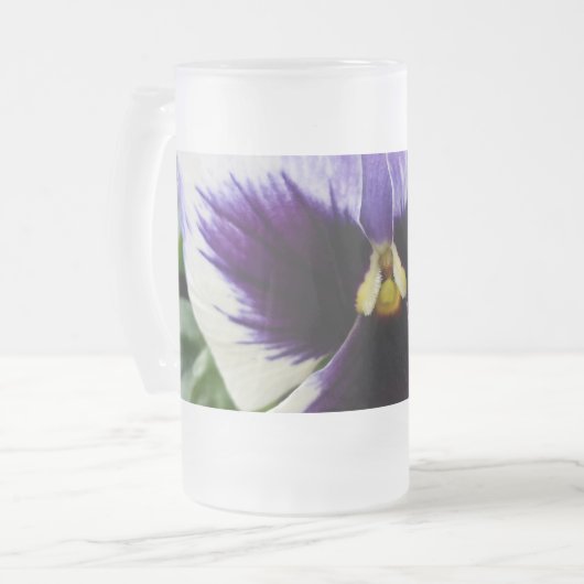 tief lila auf weiße Pansie Mattglas Bierglas (Vorderseite Links)