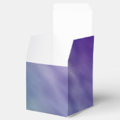 Tief-Regenbogenfarbener Himmel Hintergrund Geschenkschachtel (Geöffnet)