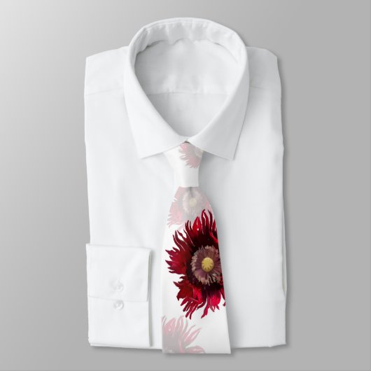 Tief rote Pflaumen auf weißem Hintergrund Krawatte (Gebunden)