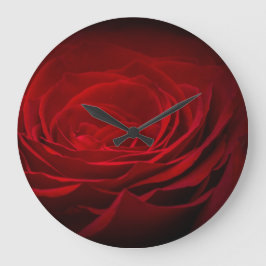 Tief rote Rose auf schwarz Große Wanduhr