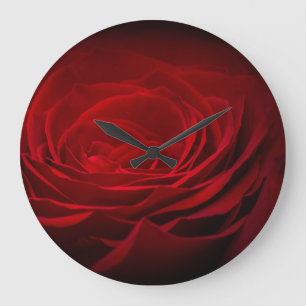 Tief rote Rose auf schwarz Große Wanduhr