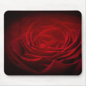 Tief rote Rose auf schwarz Mousepad (Vorne)