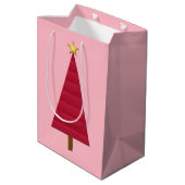 Tief roter Damast, moderner Weihnachtsbaum Mittlere Geschenktüte (Rückseite Schrägansicht)