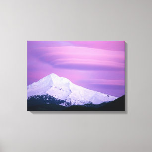 Tief violette Wolken umgeben den Mount Hood, in Leinwanddruck