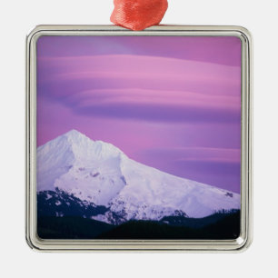 Tief violette Wolken umgeben den Mount Hood, in Ornament Aus Metall