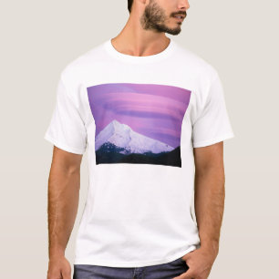 Tief violette Wolken umgeben den Mount Hood, in T-Shirt