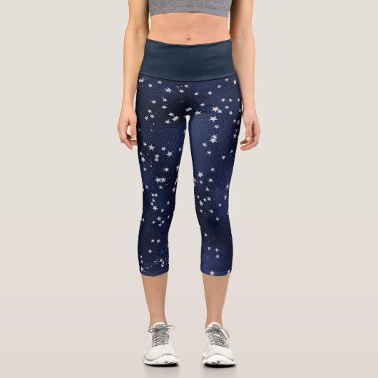 Tiefblau mit silbernen Sternen Muster Capri Leggings (Vorderseite)